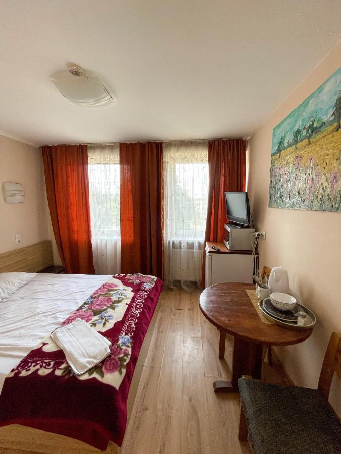 Taurage Hotel Bagian luar foto