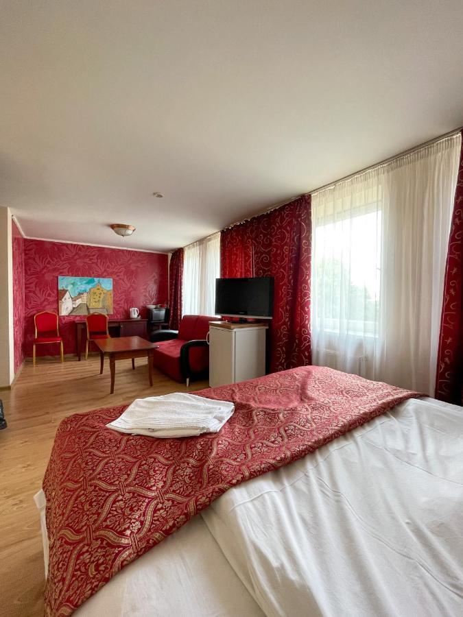 Taurage Hotel Bagian luar foto