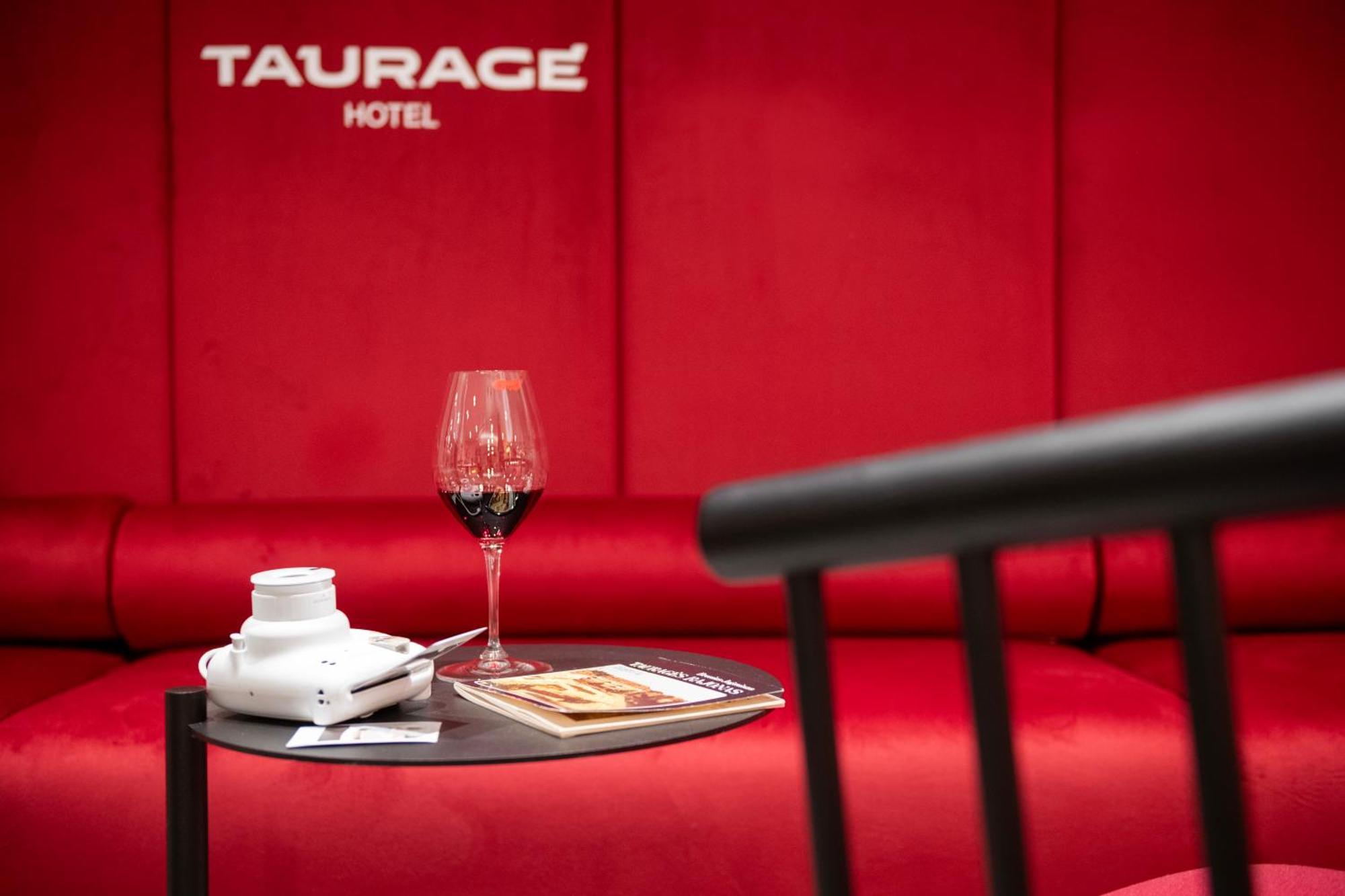 Taurage Hotel Bagian luar foto